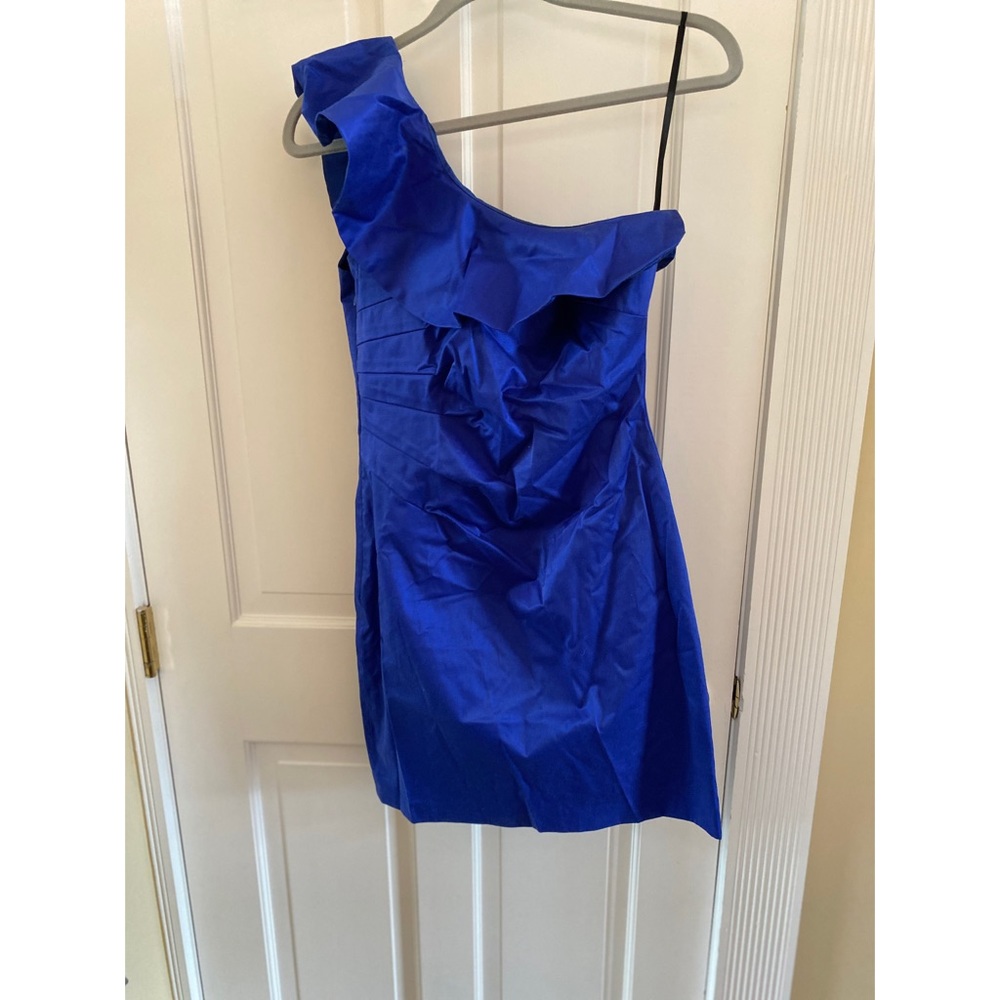 Gorgeous one shoulder sheath by Laundry